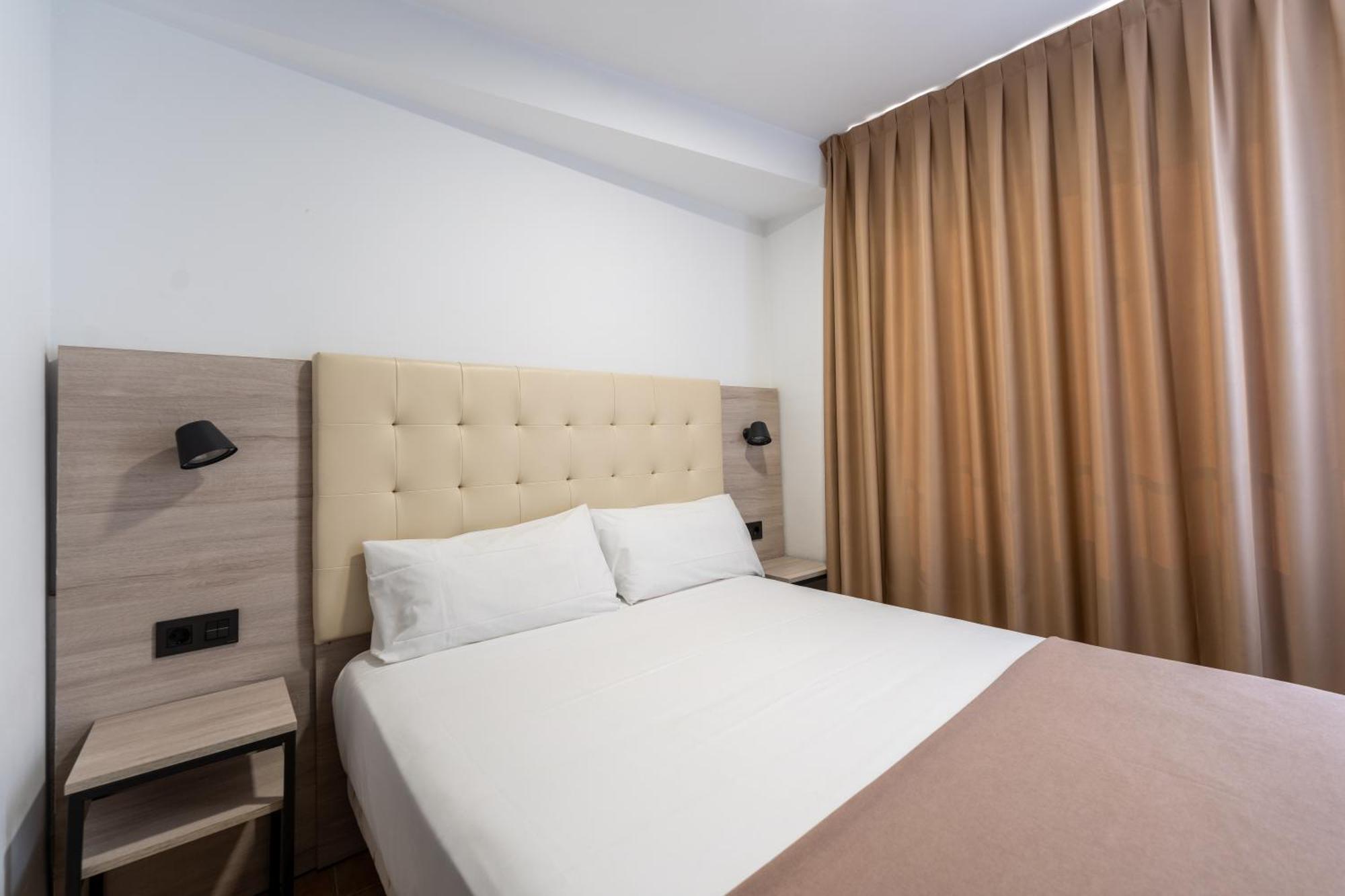 Hotel Queens - Adults Only Μπένιντορμ Εξωτερικό φωτογραφία